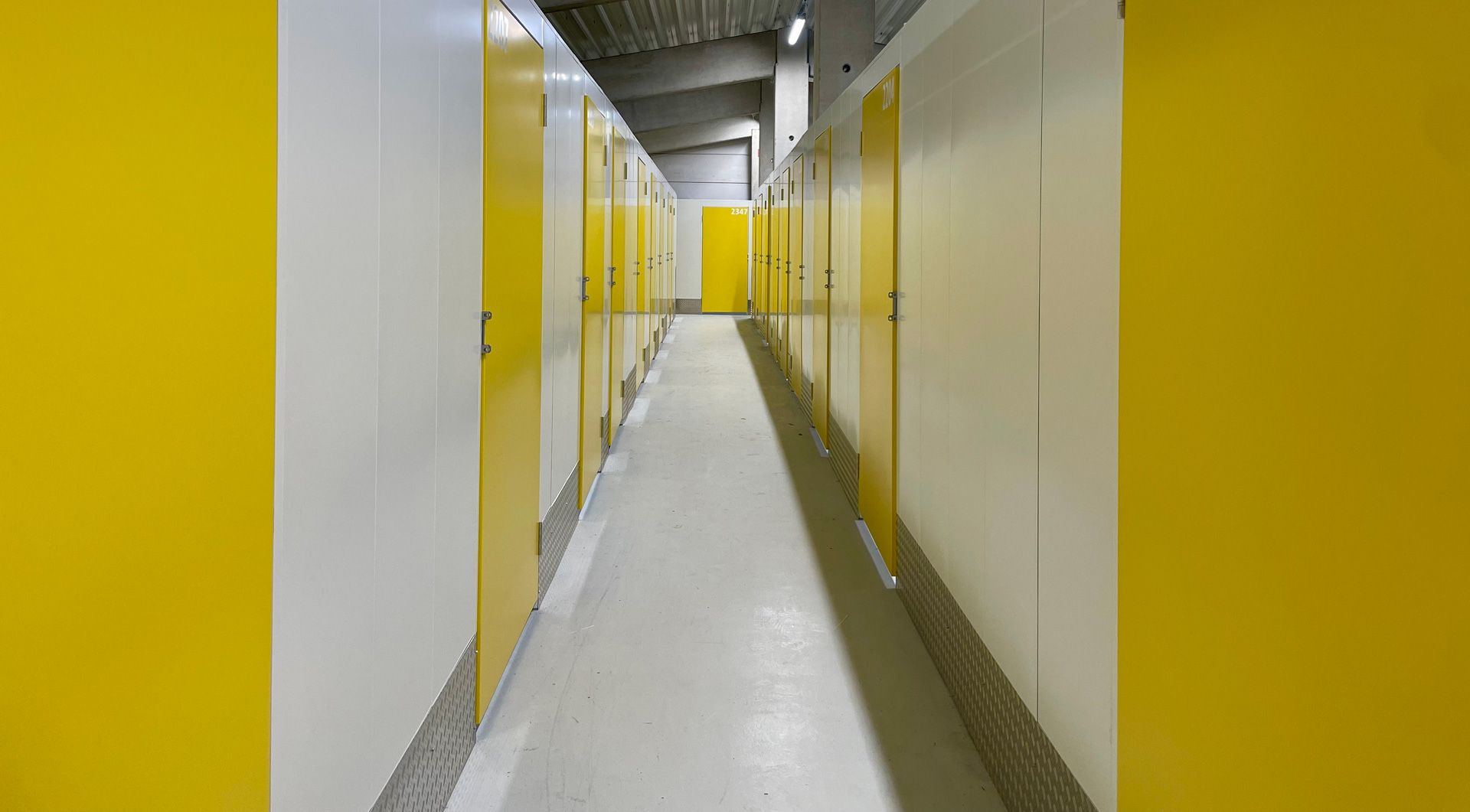 Selfstorage Gang mit Abteilen
